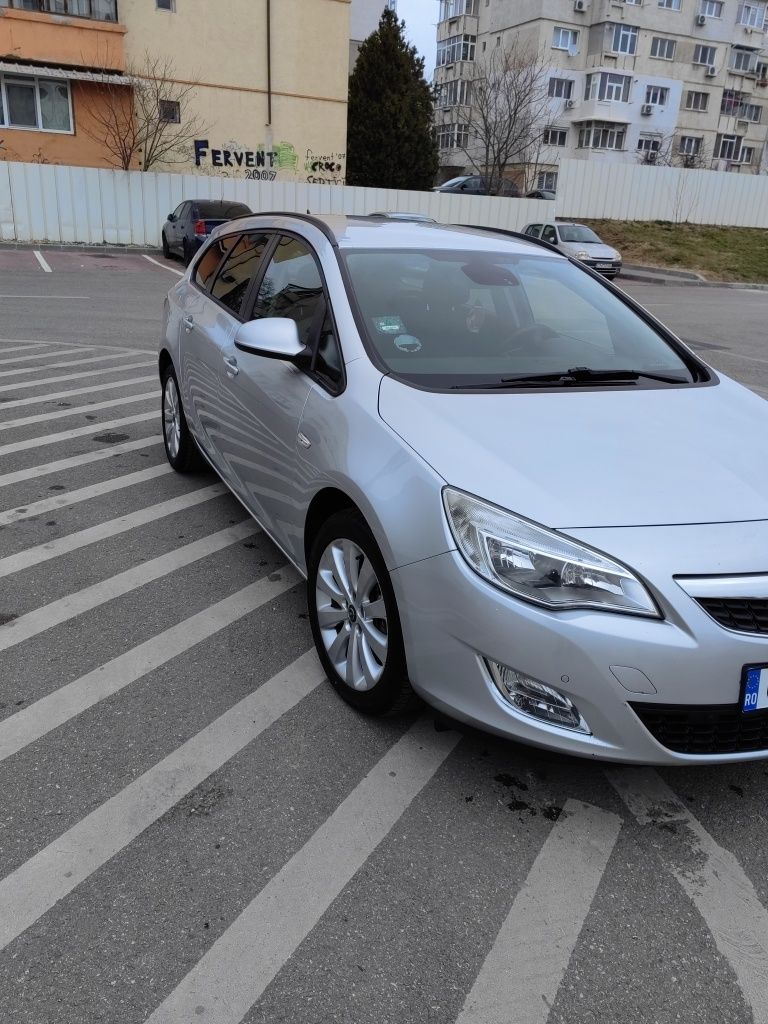 Vând Opel Astra J, mașină automata