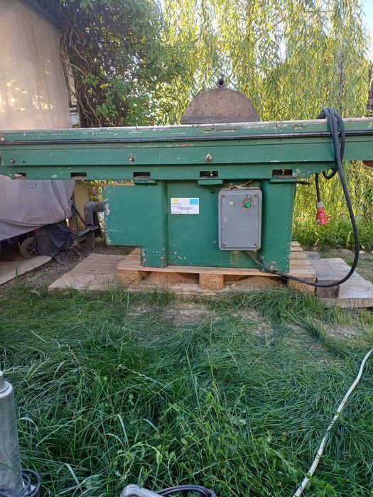 Circular cu masă mobilă