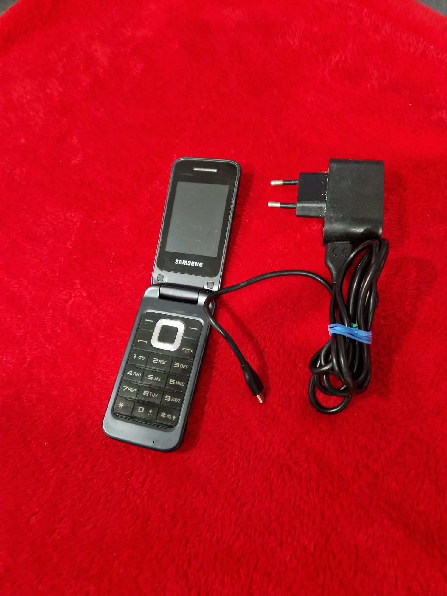 Telefon cu clapeta GT-C3520 cu display mare