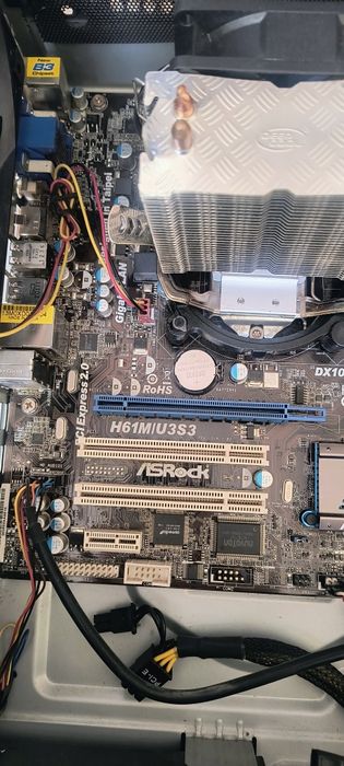 Дънна Платка ASROCK H61M/U3S3+Intel Core i3-2300 3.3Ghz-40 лв