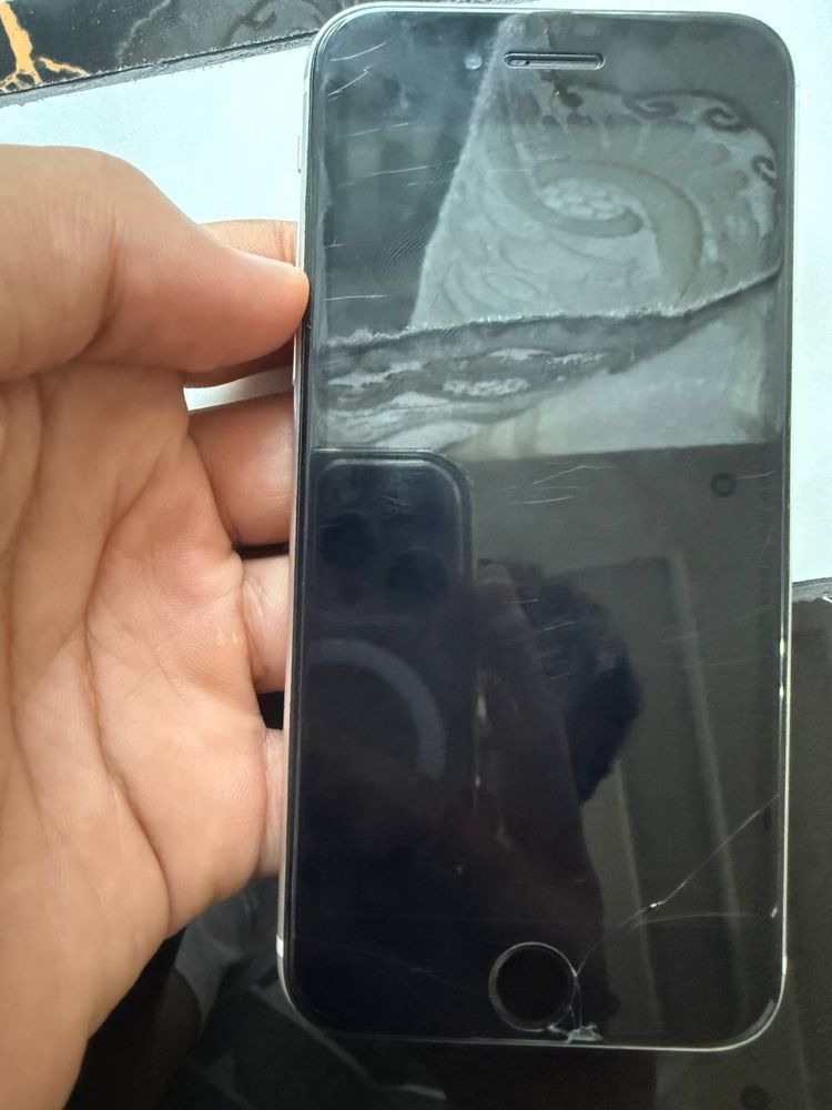 iPhone se2 128gb oq белый