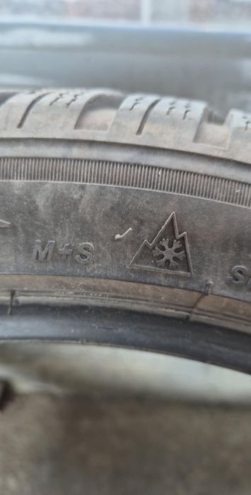 235 40 18 Bridgestone зимни гуми 4 броя 7.5мм грайфер дот 2019