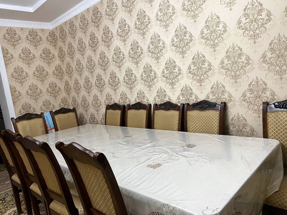 Продается стол и стулья