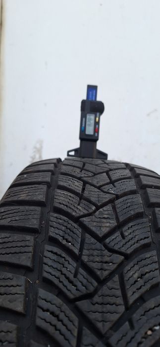 8.3mm! 205 60 16 Dunlop winter sport 5