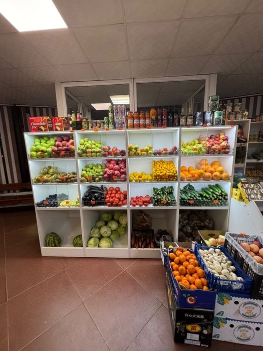 Продам витрину и ветриный стол