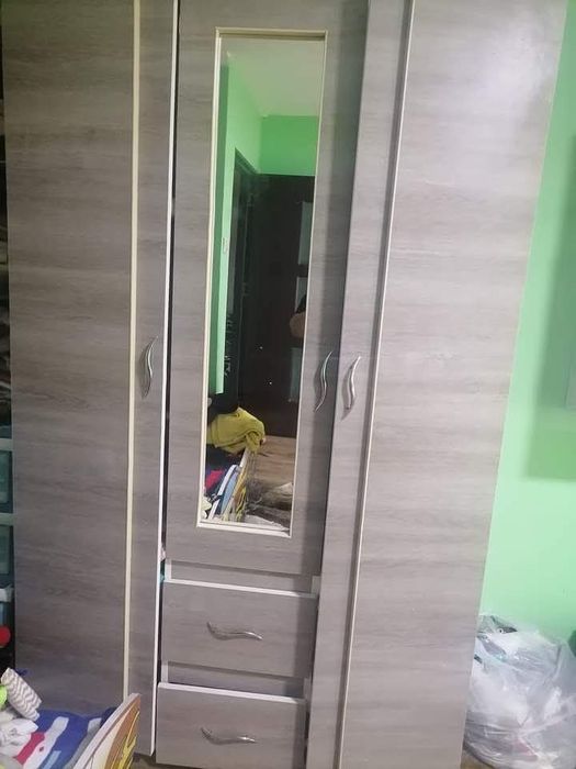 Șifonier cu 3 uși, oglinda și 2 sertare
