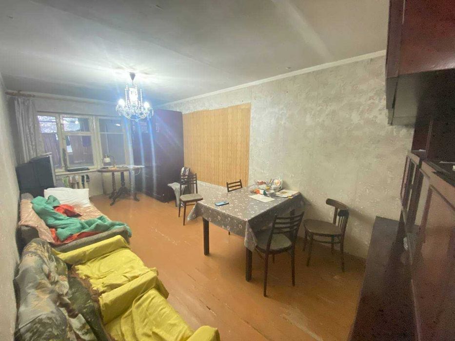 Срочно продается 3-х комн без ремонта, возле м. Космонавты. 3/3/4