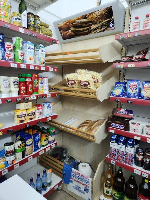 Rafruri profesionale magazin, cantar, stand paine.