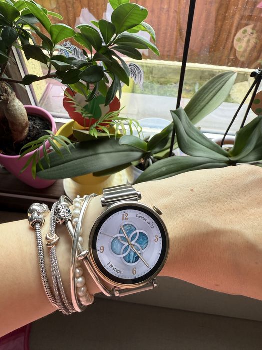 Ceas Huawei GT4 și căști Huawei FreeBuds SE 2