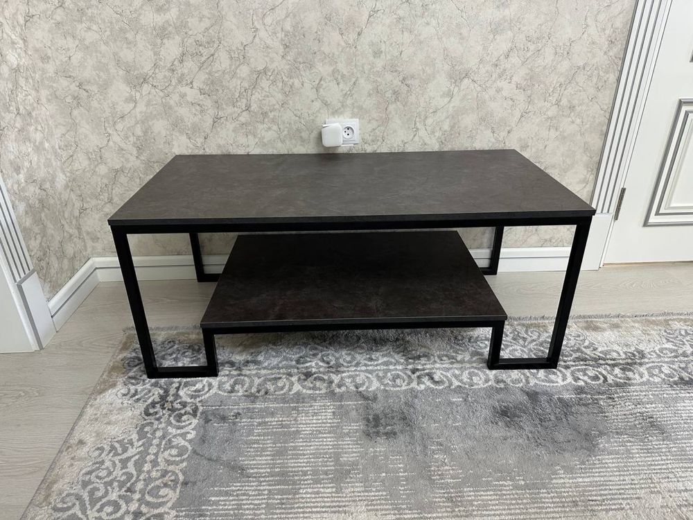 Jurnalniy stol Loft