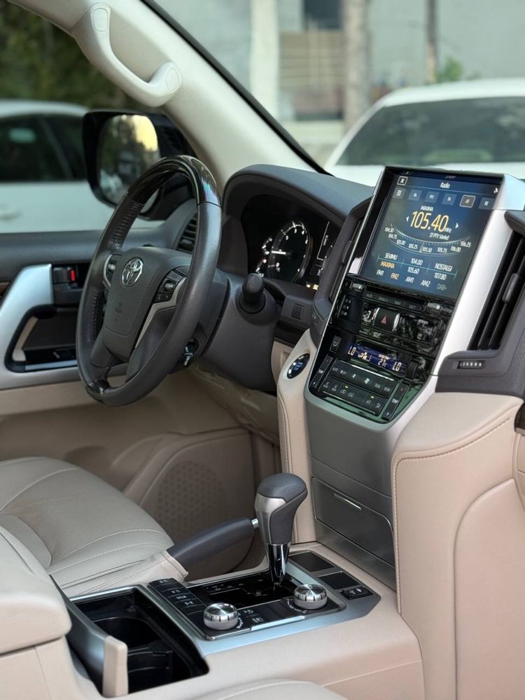 Toyota Land Cruiser 200 4.6L