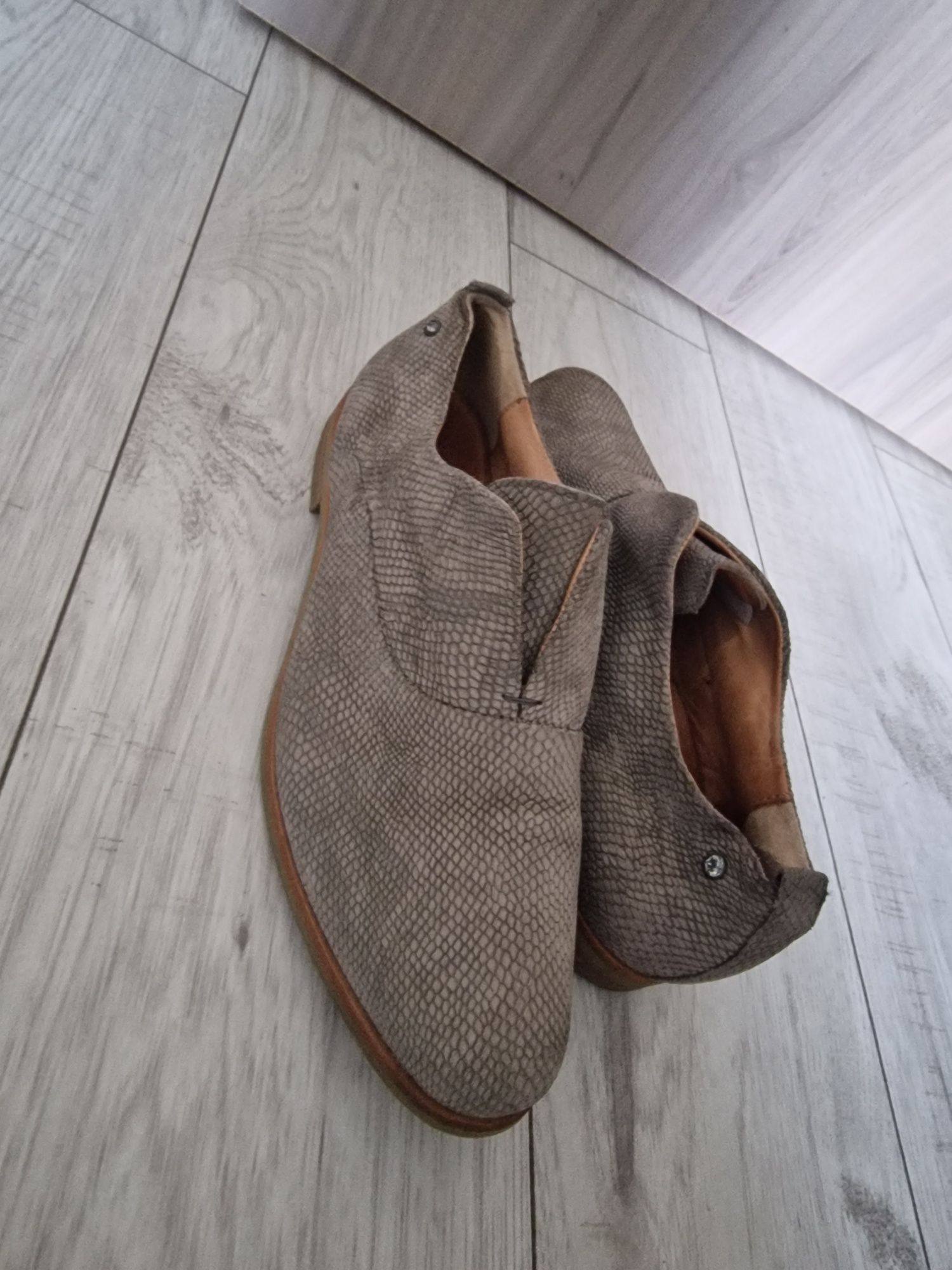 Pantofi Lloyd marimea 38