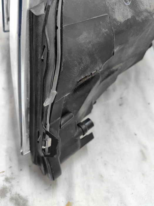 Оригинал;ен фар Мерцедес Е 212  Mercedes E 212 Led Bixenon