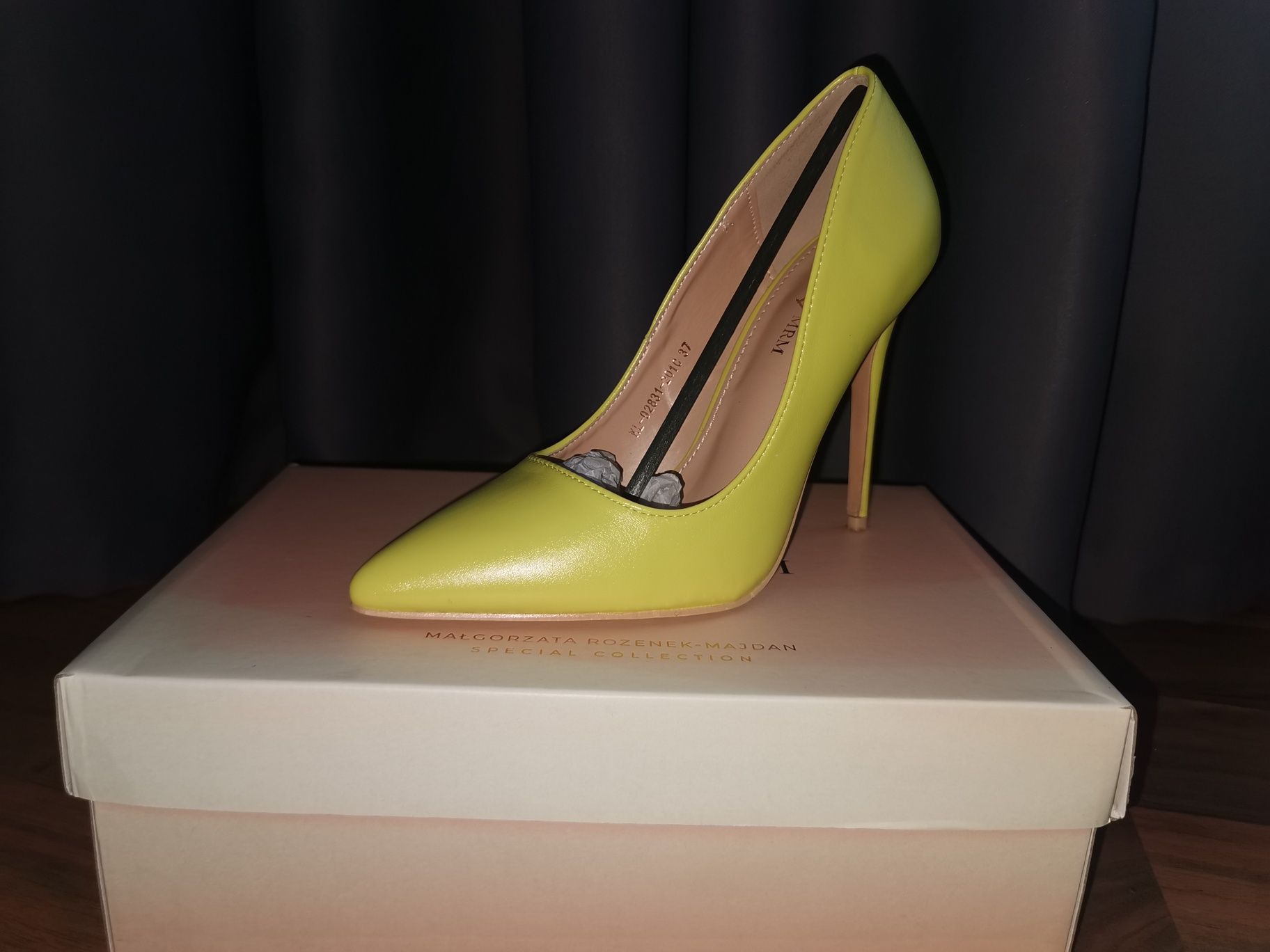 Pantofi stiletto