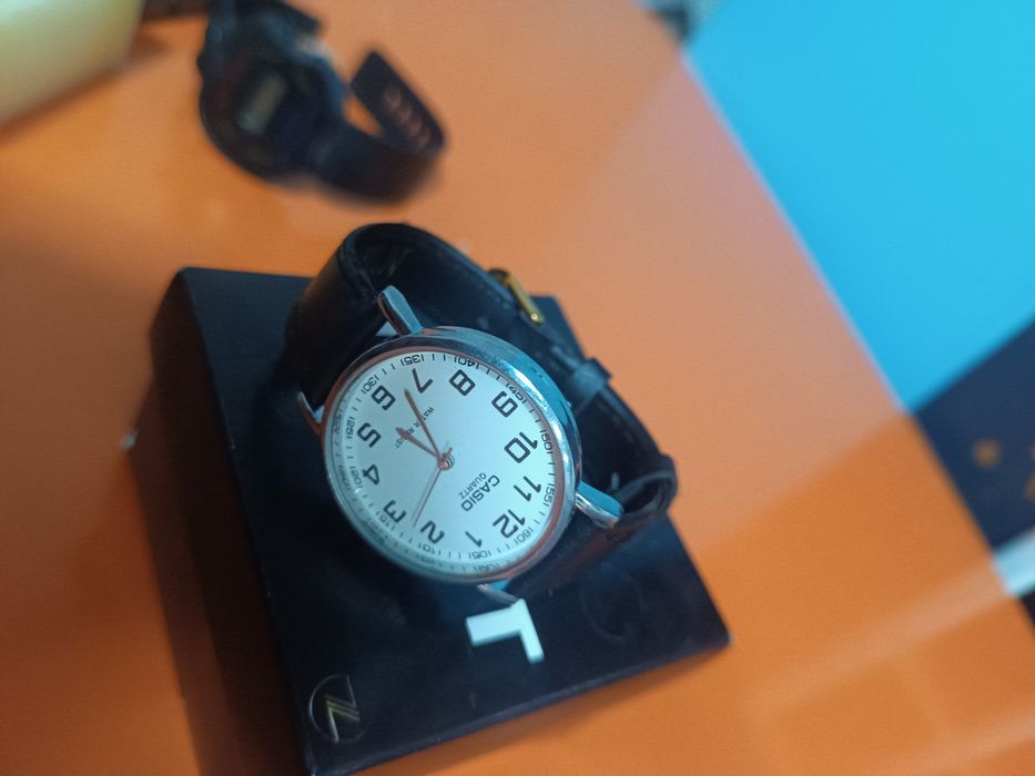 CASIO QUARTZ Soati  holati yangi karobkasi bor
