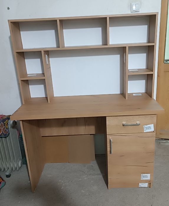 Zamonaviy parta sotiladi.