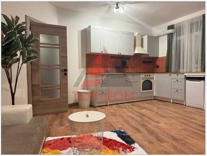 Дава се под наем Тристаен апартамент в Варна, Гръцка махала - 90 кв.м за 816 € - Снимка #1