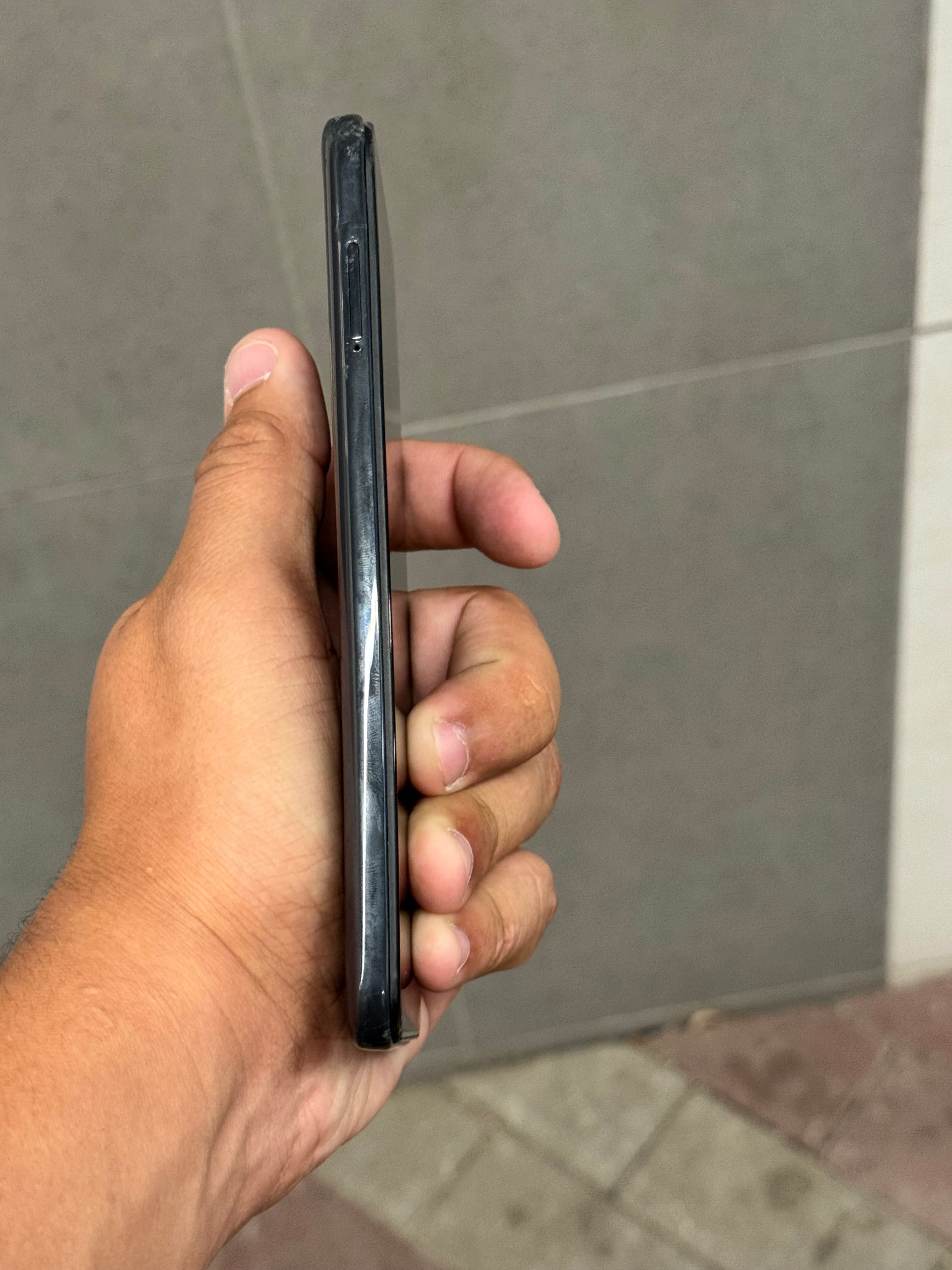 Телефон Xiaomi Redmi 8 64GB 4ram