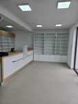 Mobilier la comanda pentru spatii comerciale si farmacii