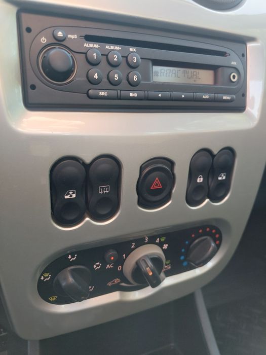 Dacia Logan black line