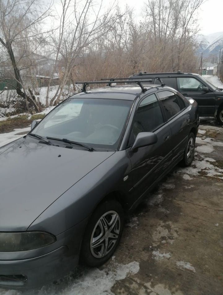 Продам машину  Mitsubishi Carisma