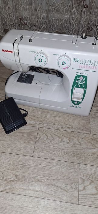 Продам швейную машинку