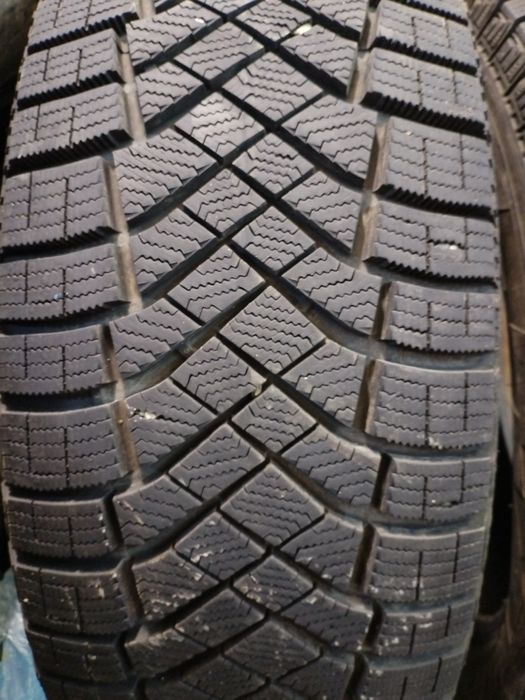 Pirelli ice zero в отлично состоянии