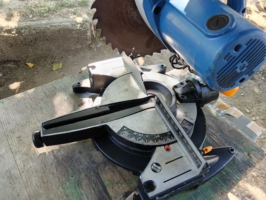 Circular pendular, culisant, unghiular, CMI, 1800W