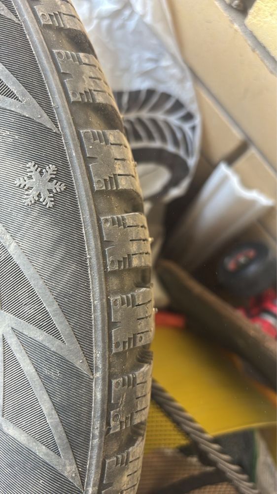 215/55 R17 в отличном состояний