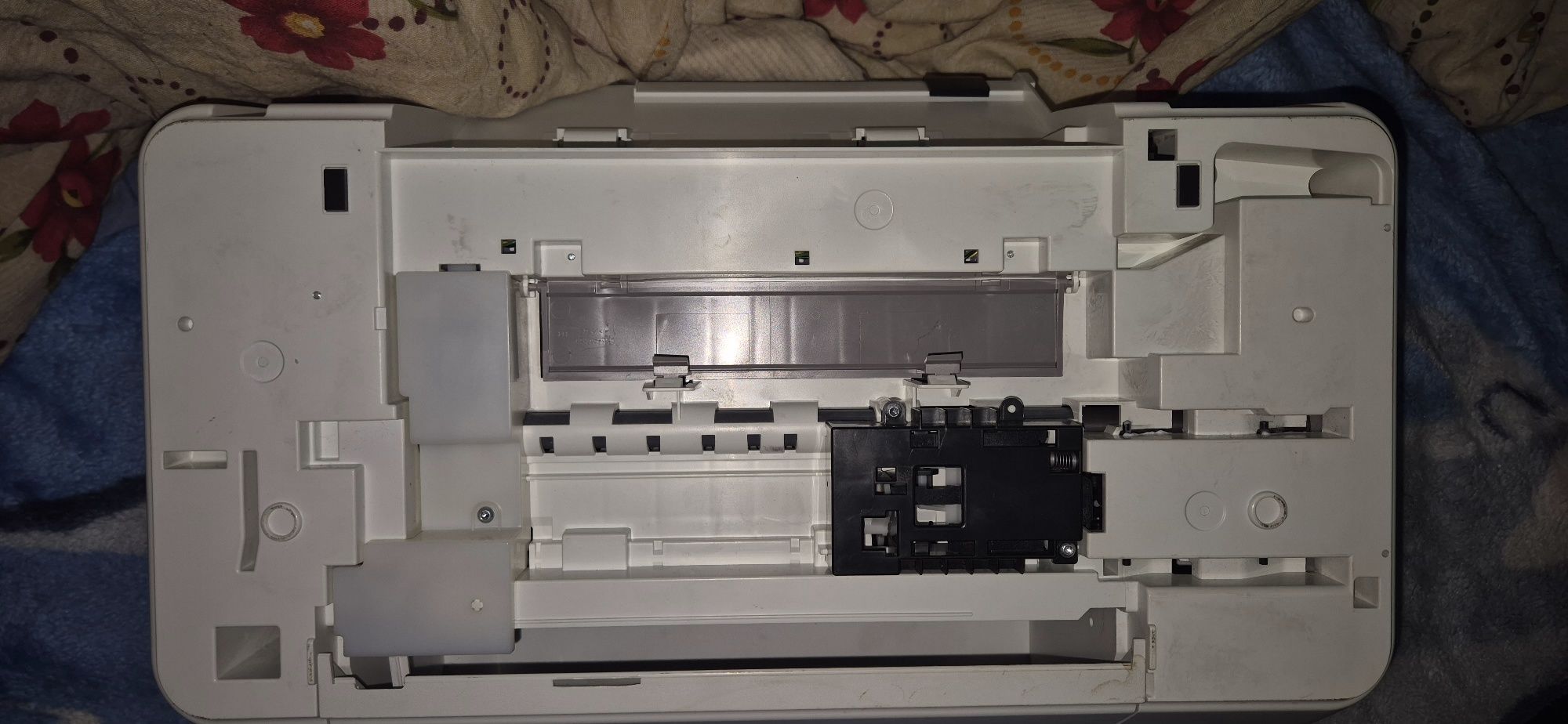 Vand imprimanta HP deskjet1510+cartuș color nou