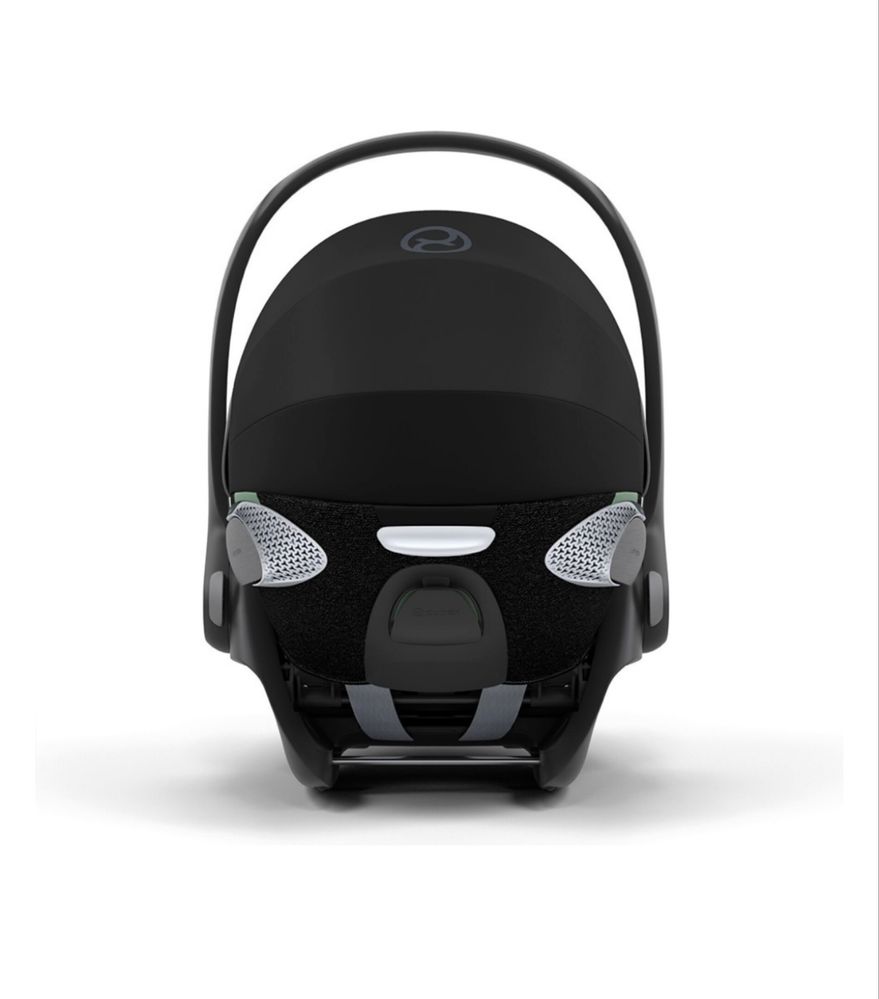 Автокресло Cybex черного цвета