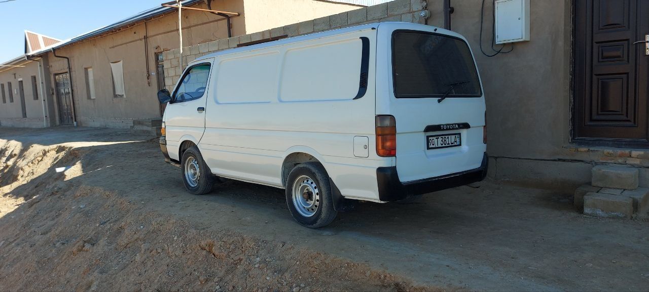 Toyota HIACE sotiladi