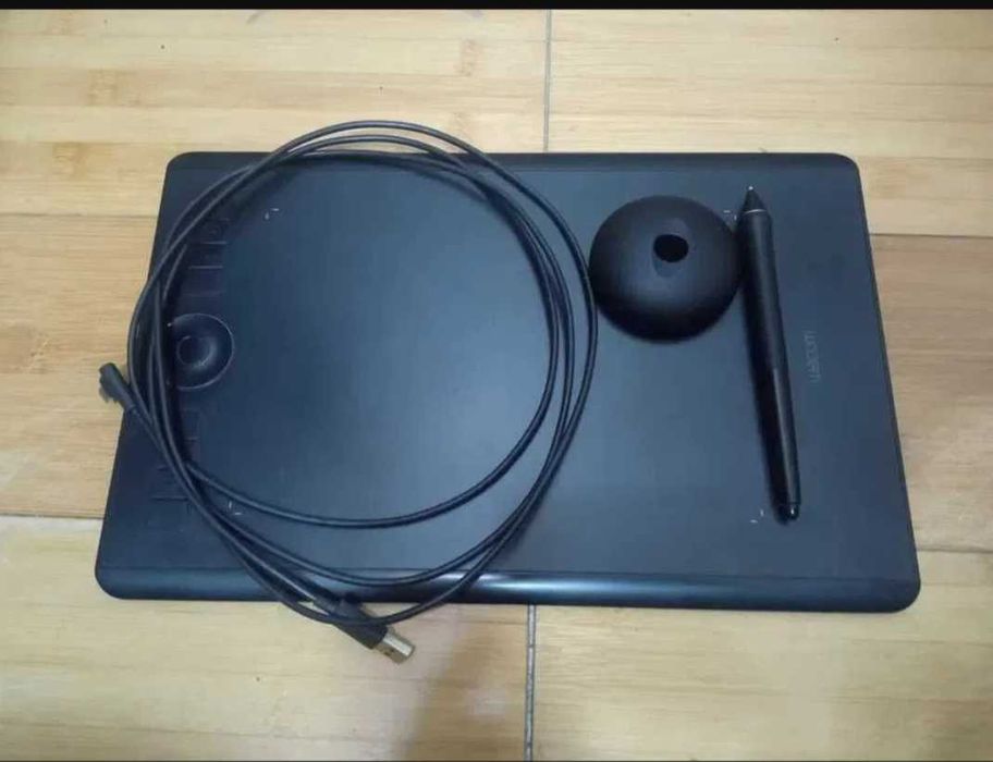 Продам графический планшет для дизайнеров Wacom intuos pro (PTH-660)