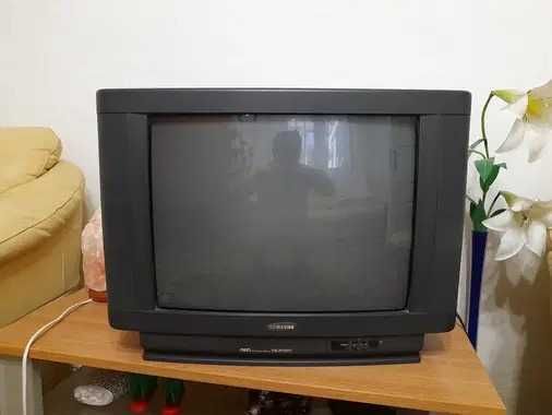 Televizor color Samsung cu tub catodic, în stare bună de funcționare