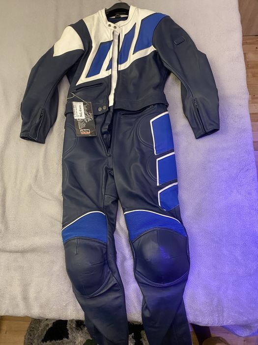 Vand Combinezon moto din piele!