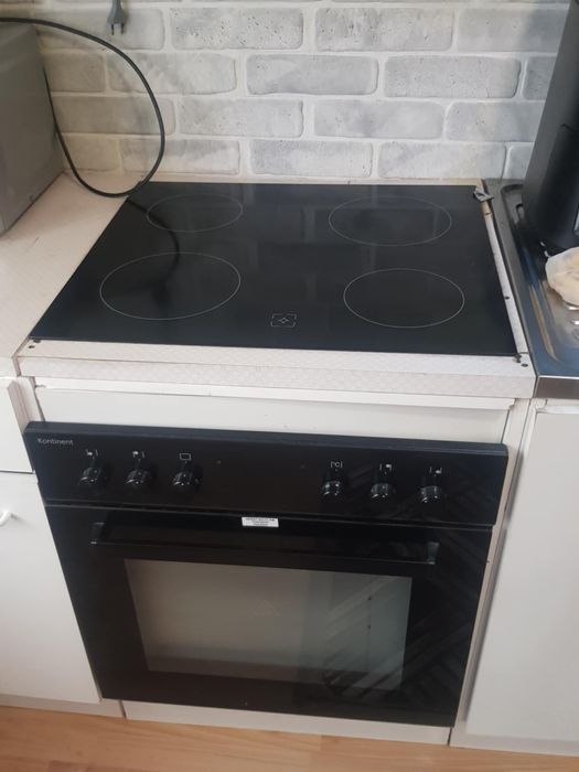 Vând plită electrică noua