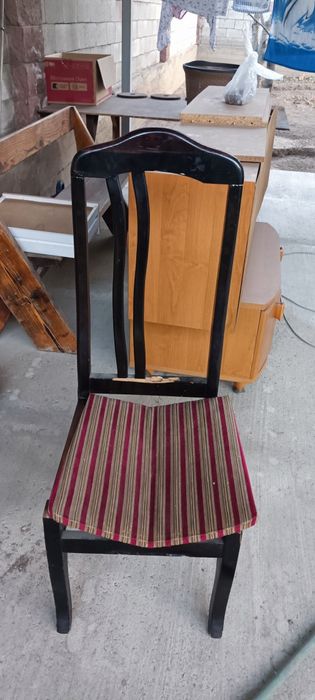 Отдам стульчик требует ремонта