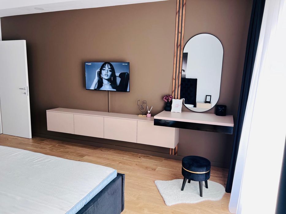 Inchiriez apartament 2 camere Cosmopolis.