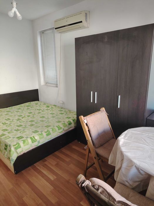 Дава се под наем Тристаен апартамент в Пловдив, Кършияка - 25 кв.м за 200 € - Снимка #1