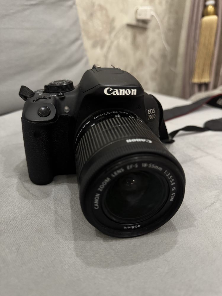 Canon EOS 700D камера