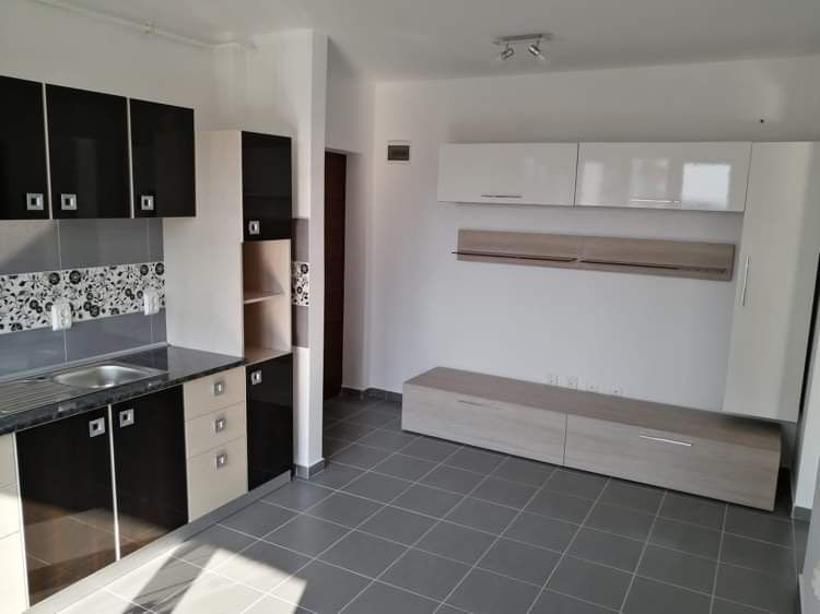 Inchiriez apartament