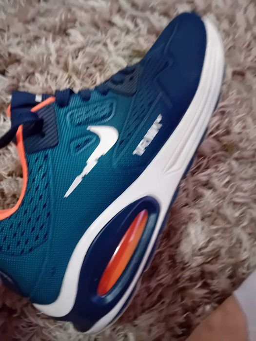 Adidasi model Nike