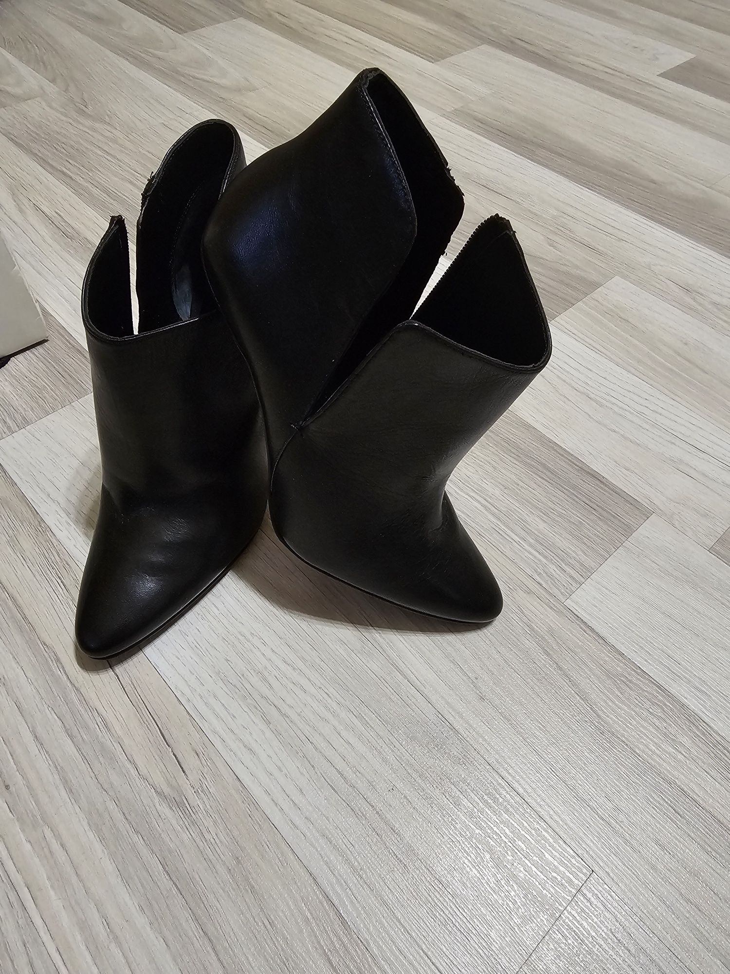 Botine stiletto Guess  negre, piele naturala nr 39