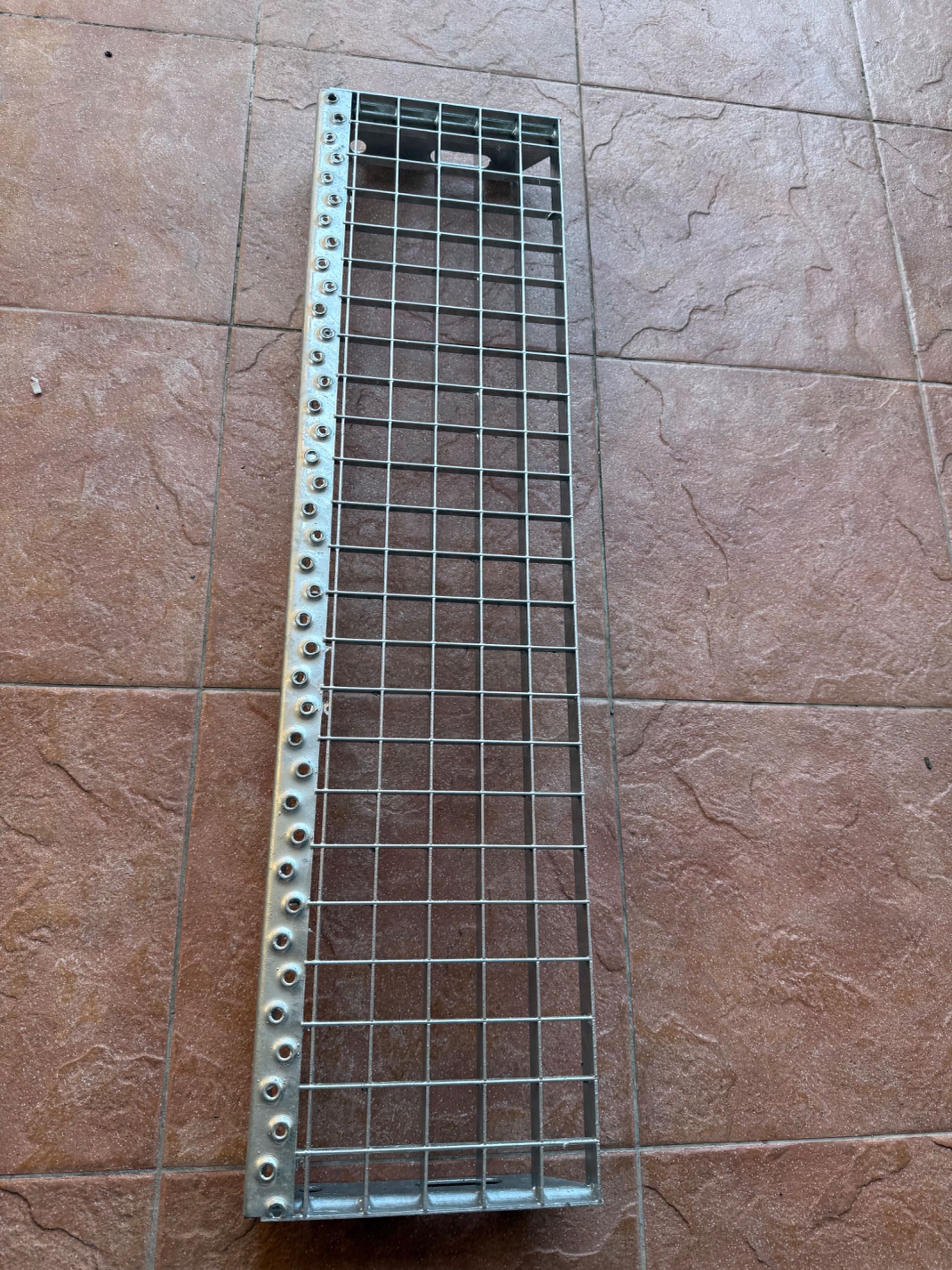 Trepte scara metal zincate 800x200 noi 14buc