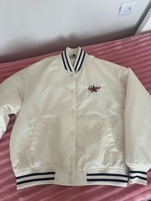 Яке бомбър Guess с лого