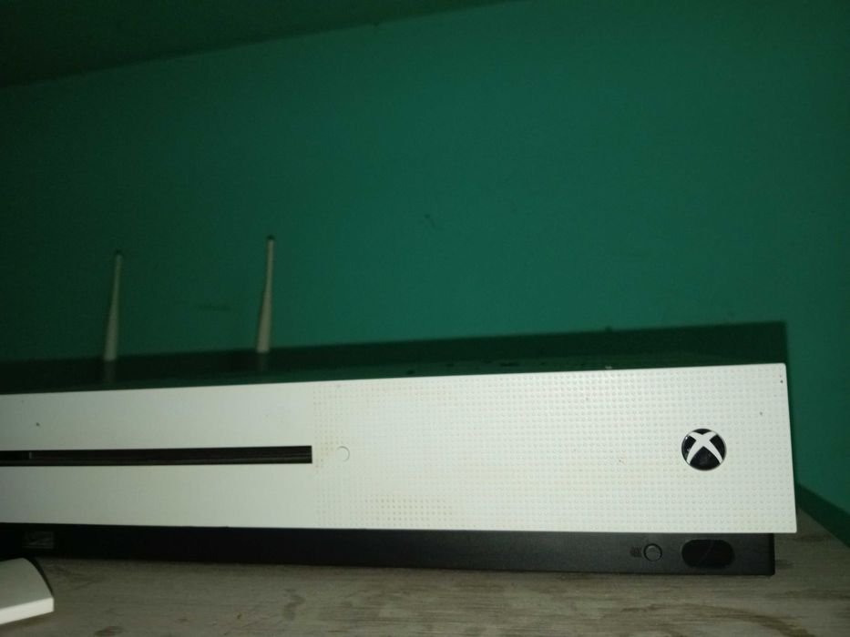 Xbox One S + Controller Xbox Series X + 7 Jocuri Originale