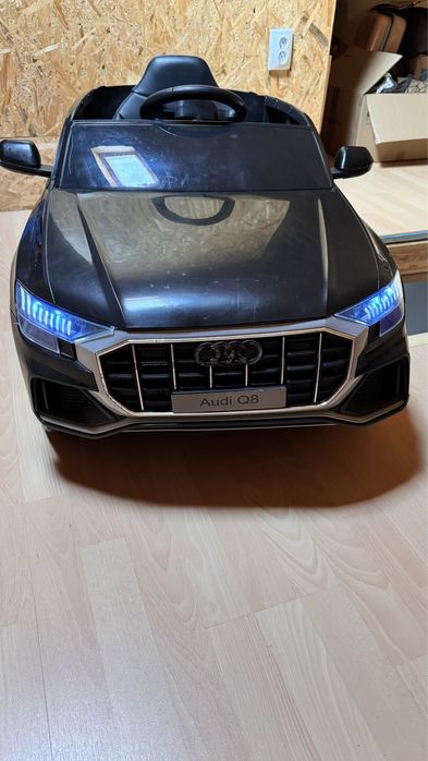 Masina jucarie Audi Q8