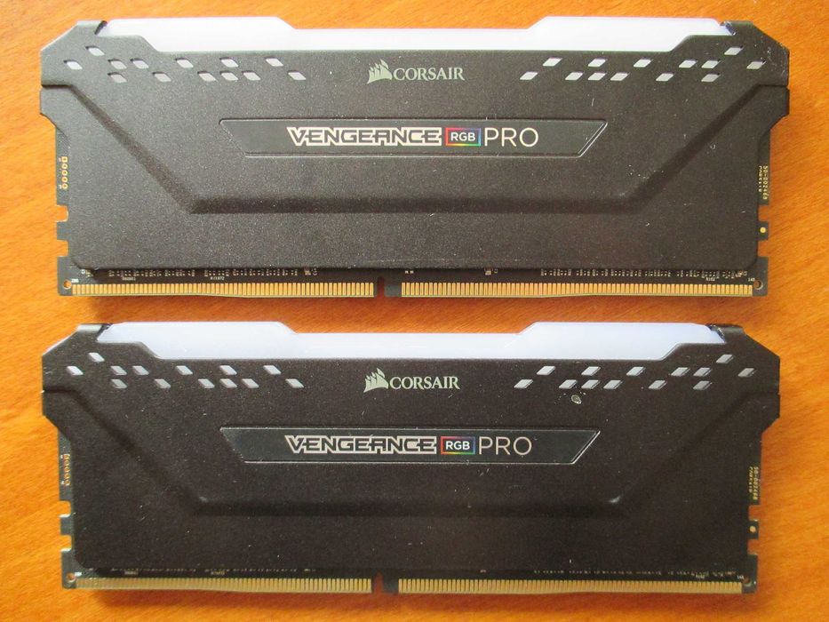 Памет Corsair VENGEANCE RGB PRO 32GB (2x16GB) DDR4 3600MT/s