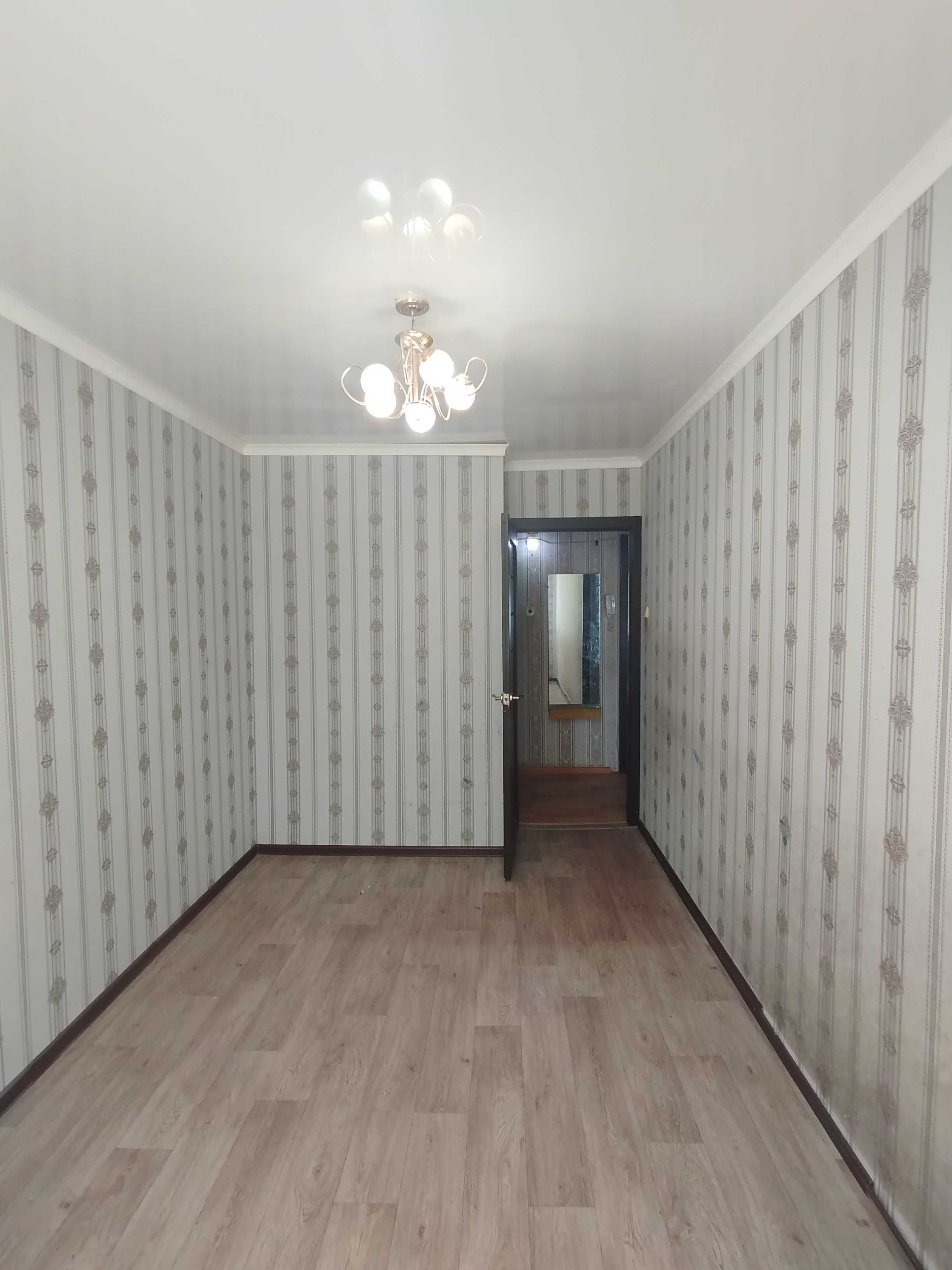 №1480 Продам 2 комнатную квартиру, 3 мкр., пр.Республики