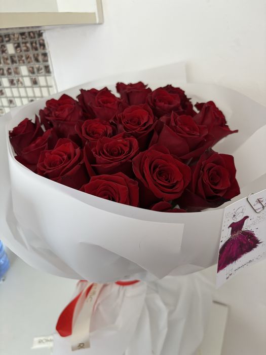 Шикарный букет красных роз-21 роза
